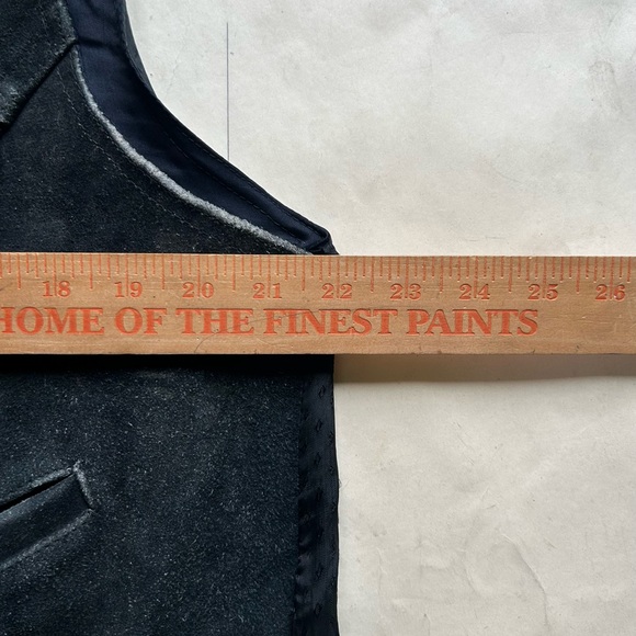 Vintage men’s suede vest, biker style with heavy snap buttons up front opening - Picture 5 of 7